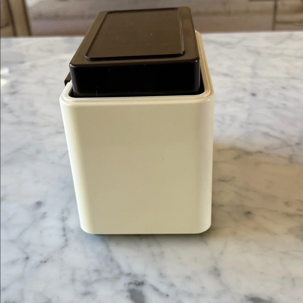 Vintage Williams Sonoma kitchen scale. Made in France.